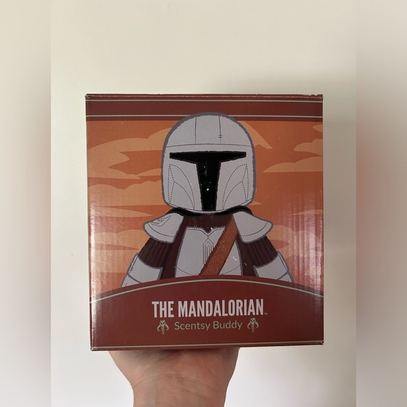 New In Box Star Wars The Mandalorian Scentsy Buddy & Air of Adventure Scent Pak - Picture 1 of 12